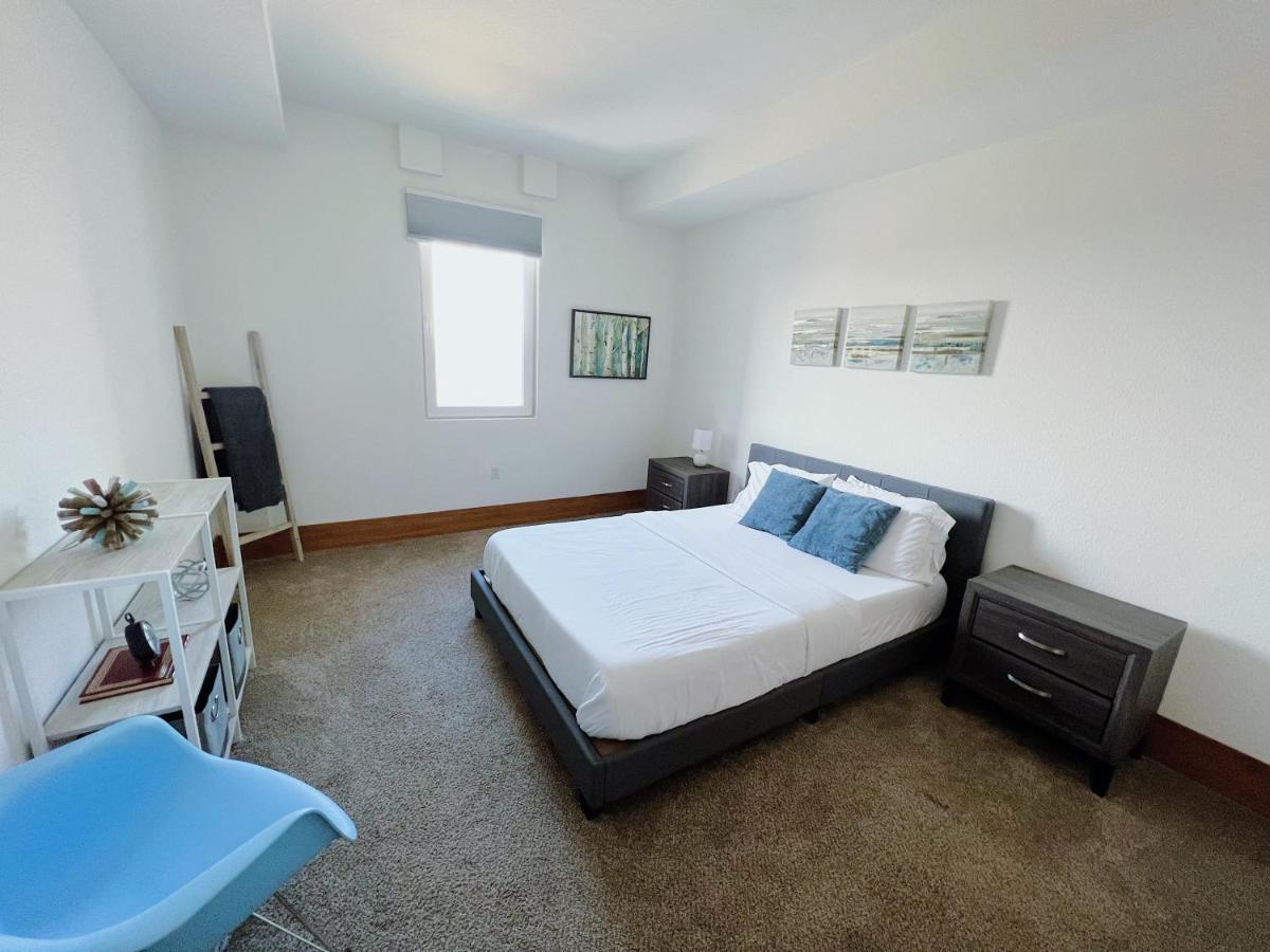 2Br Suite At The Grand Castle Pool Gym & Parking Grandville Exterior photo