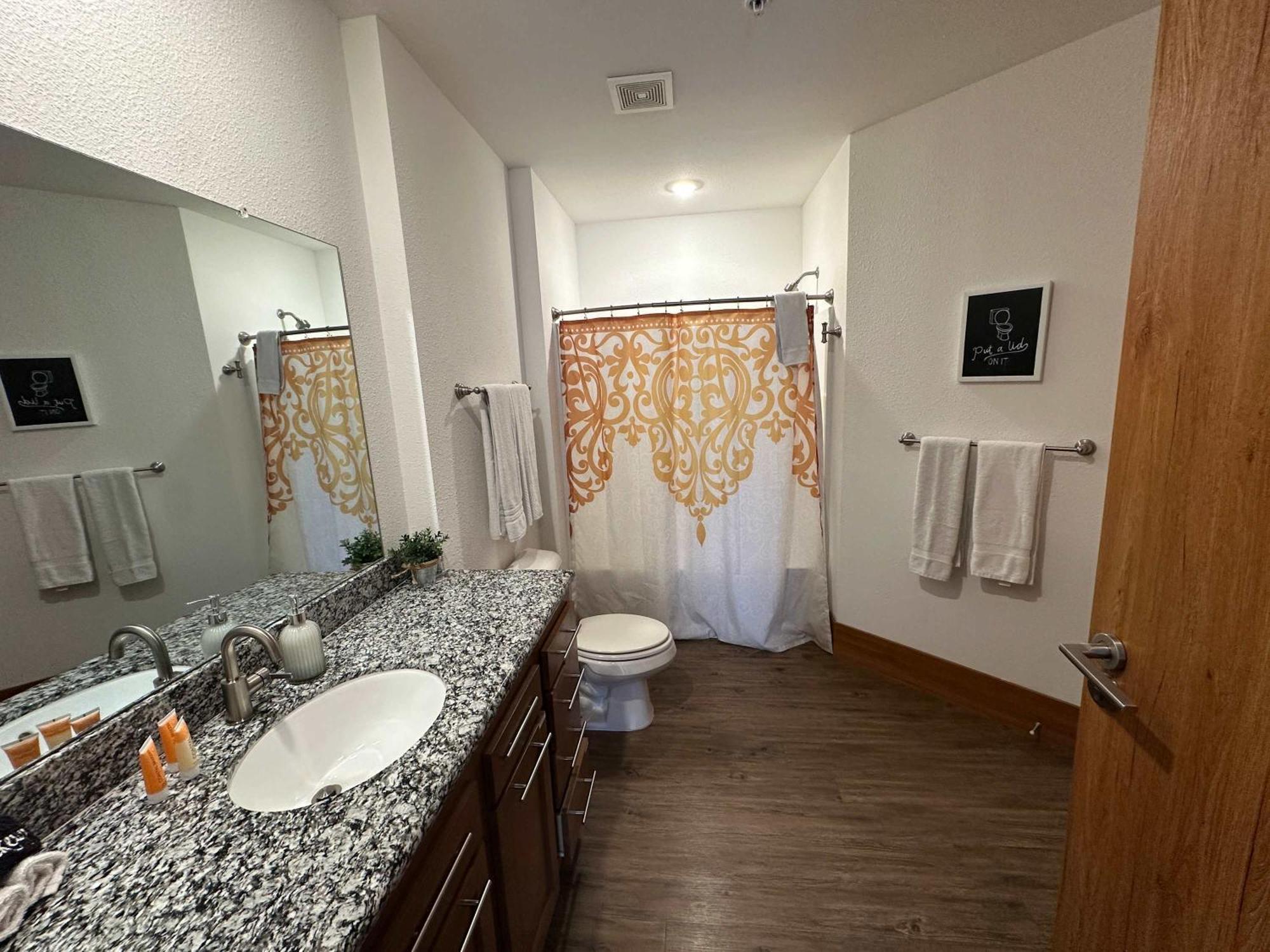 2Br Suite At The Grand Castle Pool Gym & Parking Grandville Exterior photo
